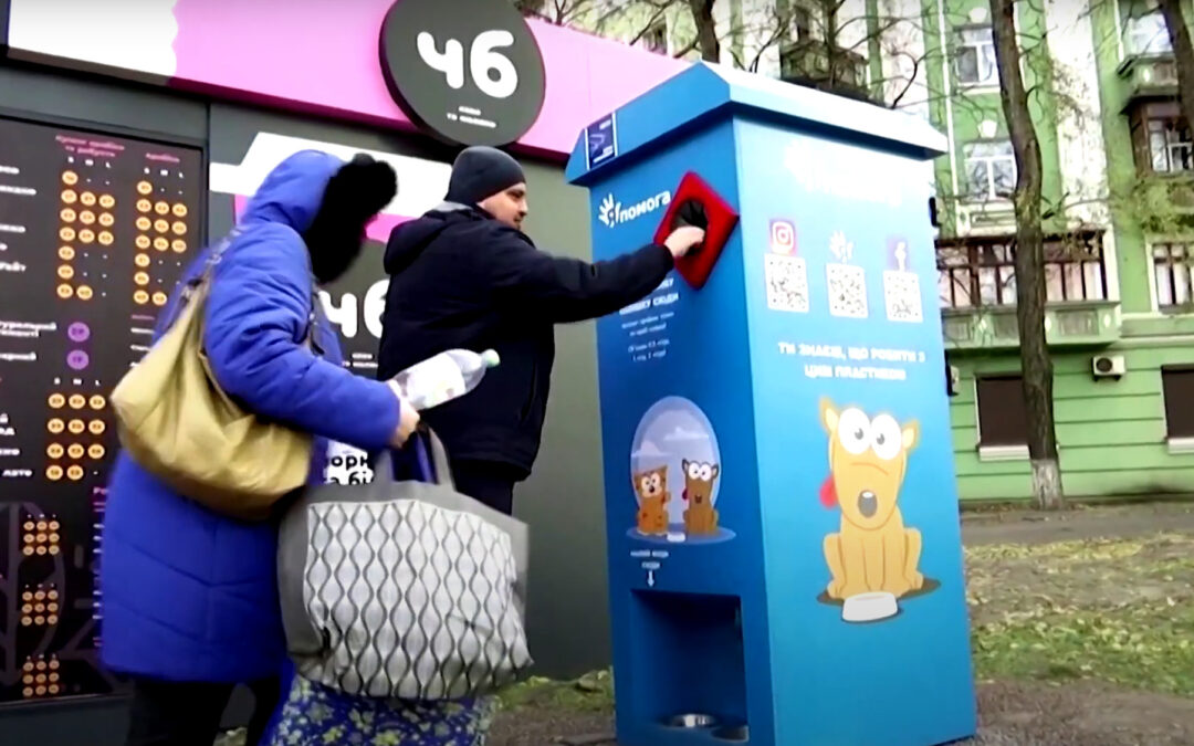 Recycle Machines Feed Stray Animals